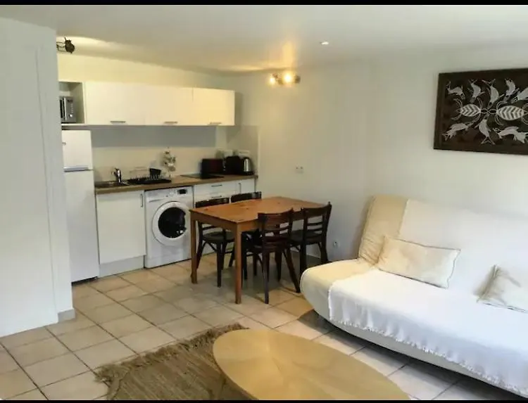 Appartement Lumineux Avec Balcon Au Coeur De Paris-1