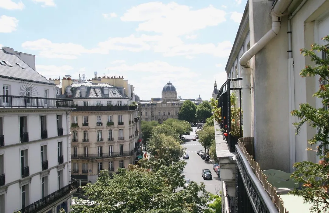 Appartement Lumineux Avec Balcon Au Coeur De Paris-1