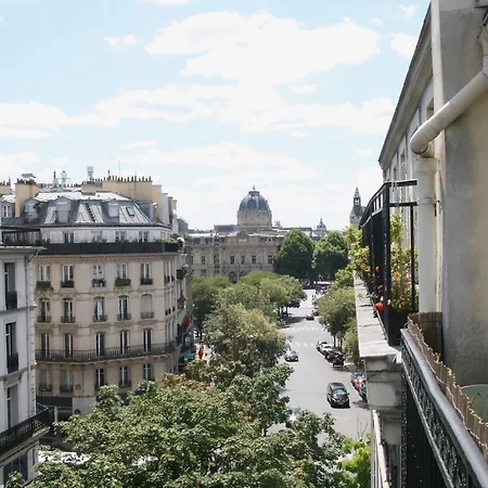 Appartement Lumineux Avec Balcon Au Coeur De Paris-3
